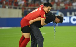 Báo Hàn Quốc thán phục trước “cảnh tượng gây xúc động” của HLV Kim Sang-sik