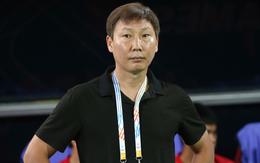 Đại thắng Indonesia, HLV Kim Sang-sik tiết lộ: "Tôi đã ném cái áo trắng ở trận hòa Singapore đi rồi"