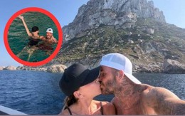 29 năm bên nhau, David Beckham và Victoria vẫn mặn nồng như thuở mới yêu, khoá môi cực ngọt, body tuổi ngoài 50 gây sốt