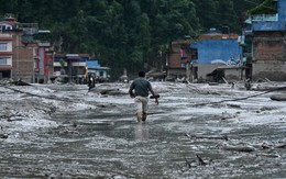 Vụ lũ quét Nepal-Trung Quốc: Biết là sống dưới chân sông băng khác gì "rước tử thần về nhà", sao không ai chịu rời đi?