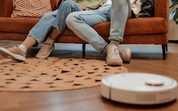 Người chồng lĩnh án tù vì dùng robot hút bụi quay cảnh vợ ngoại tình