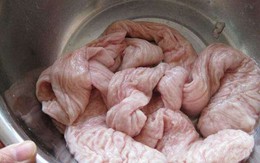 1 loại bột rẻ tiền giúp làm sạch lòng lợn: Xử lý cả lớp nhớt lẫn mùi hôi