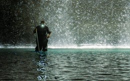 "Nếu ngày nào cũng nghĩ về nó, chắc tôi tan vỡ mất": Câu chuyện của người đàn ông 14 năm lau dọn Đài tưởng niệm 11/9