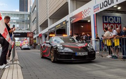 Tôi bay 12 tiếng, đi hơn 25.000 bước chân ở Automechanika Frankfurt 2026 để xem drift, monster truck và siêu xe triệu đô