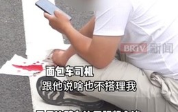 Vừa đi xe vừa họp video dẫn đến tai nạn đâm vào ô tô, người đàn ông vẫn tiếp tục làm việc không ngừng giây nào