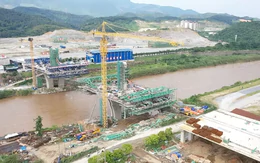 Cầu vượt sông Hồng nối Việt Nam - Trung Quốc tại Lào Cai dần hình thành