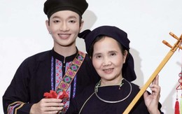 Hoàng Dũng khoe mẹ là Phó giáo sư, Tiến sĩ, U70 thành nghệ nhân hát then