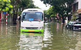 Hà Nội mưa tầm tã suốt đêm, những điểm nào đang ngập?