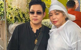 Quang Lê bay gấp về Việt Nam viếng nhạc sĩ Sông Trà: Ở lại 2 tiếng cầu siêu, đọc kinh, hát 3 bài
