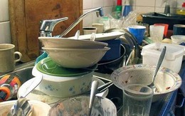 “Ở nhà con chưa từng rửa bát, sao sang đây lại phải phục vụ mẹ?”: Chậu bát không ai chịu rửa đã phơi bày cuộc hôn nhân
