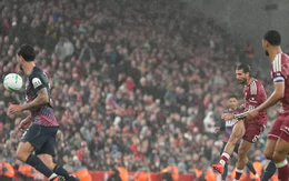 Siêu phẩm của Szoboszlai nhấn chìm Tottenham ở Cúp Liên đoàn Anh