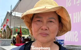 Con gái liệt sĩ bật khóc: 'Sau 56 năm, con không còn tìm cha trong vô vọng nữa'