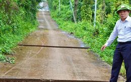 Mưa lớn, đường bê tông xuất hiện 8 vết nứt ngang, đất rẫy sụt lún ở Lâm Đồng