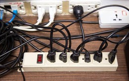 Chuyên gia cảnh báo khẩn đến các gia đình đang "cắm nhiều thiết bị vào cùng một ổ cắm điện"