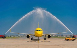 Đúng hôm nay 21/9, sân bay Nội Bài thực hiện nghi thức phun vòi rồng đón 1 máy bay đặc biệt
