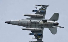 Vì sao bom GBU-39 trên máy bay F-16 không giúp ích gì cho Không quân Ukraine?