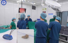 Bé gái 4 tuổi tiết dịch hôi vùng kín suốt 1 tháng, bác sĩ phát hiện 2 dị vật ở sâu bên trong