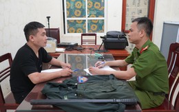 Bắt kẻ giả cảnh sát cơ động chặn xe vòi tiền, khiến người đi đường tử vong
