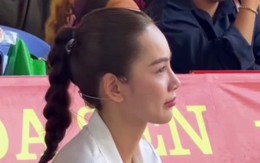 Hoa hậu ngồi sụp xuống bật khóc: "Tôi đau đớn xé lòng"