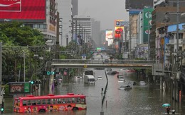Đường phố Bangkok hóa biển nước, Thái Lan ban bố tình trạng khẩn cấp