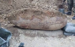 Phát hiện quả bom dài 1,8m, nặng 1 tấn chưa phát nổ giữa thành phố: 2.400 hộ dân phải sơ tán, phong toả các tuyến đường xung quanh