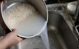 Vì sao nên vo gạo chắt nước rồi "bôi khắp nhà"?