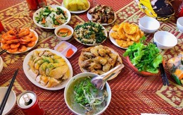 Mới về làm dâu, tôi được mẹ chồng giao lo 3 mâm cỗ, cặm cụi cả ngày rồi chết lặng khi nghe cả nhà nhận xét một câu