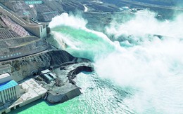 Đập thuỷ điện cao bằng toà nhà 80 tầng, công suất 750.000 kW hoàn thành, sản xuất gần 1,9 tỷ kWh điện/năm, xác lập một kỷ lục thế giới