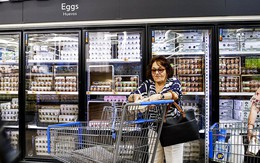 Vì sao siêu thị Mỹ luôn để trứng trong tủ lạnh, còn Việt Nam lại để ngoài kệ?