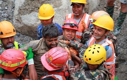 Phép màu: Vỡ oà khoảnh khắc giải cứu 2 công nhân còn sống trong hầm thuỷ điện ở Nepal 9 ngày sau thảm hoạ