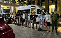 Công an kiểm tra các quán karaoke, bắt khẩn cấp 4 môi giới
