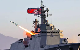 Chủ tịch Kim Jong Un tuyên bố tàu khu trục mới của Triều Tiên có thể tung đòn trả đũa huỷ diệt