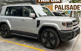 SUV 'lạ' dáng như Defender lần đầu xuất hiện tại Việt Nam: EREV đầy bình chạy tới 1.200km, giá tạm tính 2,2 tỷ đồng có cạnh tranh được Prado?