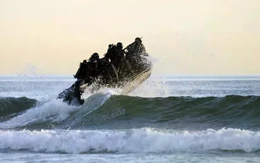 Mỹ bí mật rà phá thủy lôi suốt 4 tháng ở eo biển Hormuz