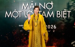 "Minh tinh màn bạc" U80 Kiều Chinh xuất hiện rạng rỡ trên thảm đỏ ra mắt phim mới