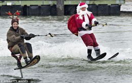 Giáng Sinh trên khắp TG: Ông già Noel lướt sóng cùng nam thanh niên