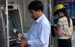 Rút tiền ATM nội mạng chính thức bị thu phí