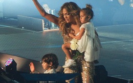 Jennifer Lopez mang 2 nhóc tỳ song sinh lên sân khấu