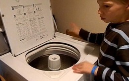 Cậu bé 10 tuổi chơi nhạc chuyên nghiệp trên... máy giặt