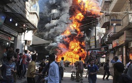 24h qua ảnh: Dân hoảng loạn nhìn cây xăng bốc cháy ngùn ngụt