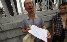 TG 24h qua ảnh: Người Trung Quốc khóc nức nở vì uất ức