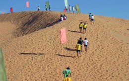 300 người thi chạy vượt đồi cát Mũi Né