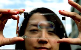 Cận cảnh smartphone "trong suốt"