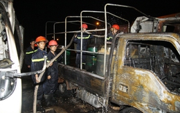 Bốn xe ô tô bốc cháy ngay sát cây xăng