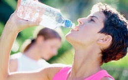 Uống quá nhiều nước một lần có thể tử vong
