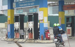 Sau tin đồn xăng tăng giá, một số cây xăng nghỉ bán