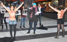 Phụ nữ Iran biểu tình ngực trần chống mạng che mặt