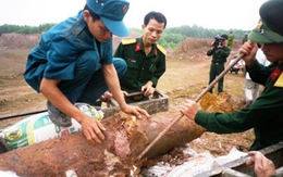 Thanh Hóa: Phát hiện 74 quả bom, mìn trong vườn nhà dân