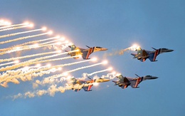 Xem Su-27/30 của đội bay Hiệp sĩ Nga dừng chân ở Nội Bài