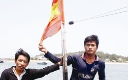 Tàu cá vừa bị Trung Quốc bắn tiếp tục nhổ neo ra Hoàng Sa